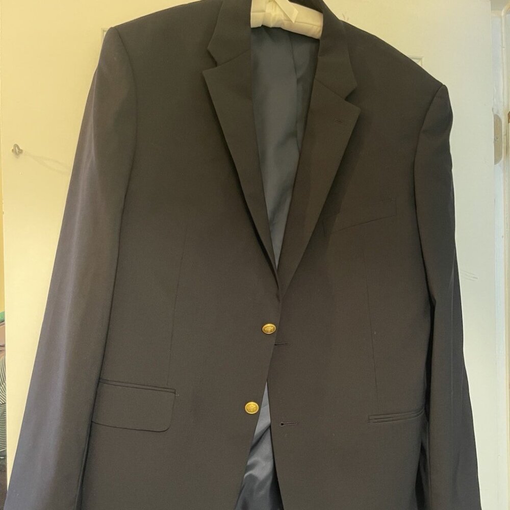 Men's size 44 regular Jos A Bank navy blue blazer, worn once excellent conditio